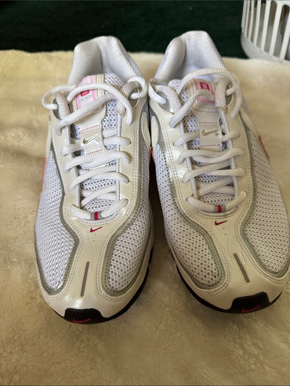 Woman’s nike Shox